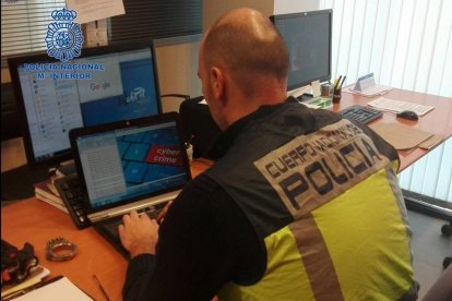 Dos detenidos en Miranda de Ebro por estafas en compras online. POLICÍA NACIONAL