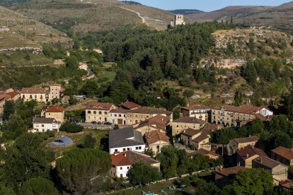 Vista desde el aire de la localidad de Sedano. TOMÁS ALONSO