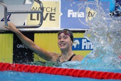 Alba Vázquez tras ganar la final de 400 metros estilos y pulverizar el récord mundial júnior.-GETTY IMAGES / IAN MACNICOL