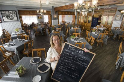 Encina Luengas, gerente del restaurante La Varga. TOMÁS ALONSO