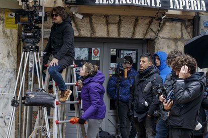 Rodaje de uno de los cortos, este lunes en la calle San Lorenzo. SANTI OTERO