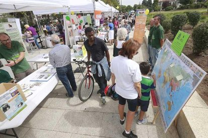 Un momento de la Feria de Participación Ciudadana celebrada en 2018. ECB