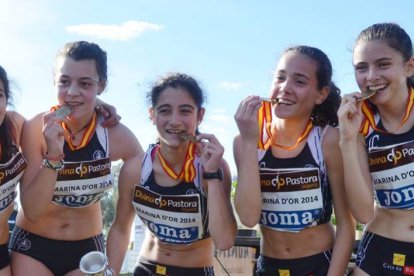 Equipo cadete femenino del FDR que logró el oro en 2014-ECB