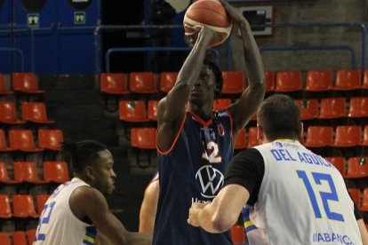 Diene lanza a canasta. CB TIZONA