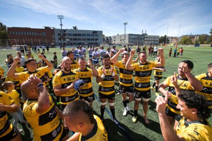 Los jugadores del Aparejadores Rugby en San Amaro