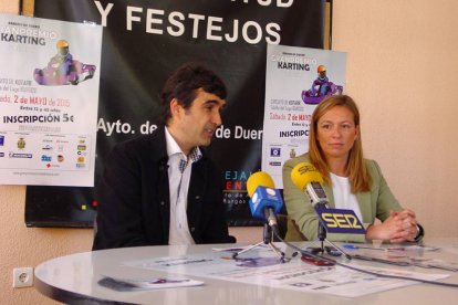 Estébanez (izquierda) y Marín en la presentación del concurso.-B.C.