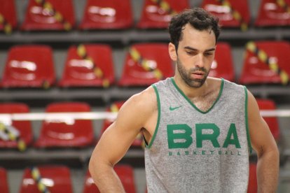 Vítor Benite prepara el Preolímpico con Brasil. BASQUETE BRASIL-CBB.