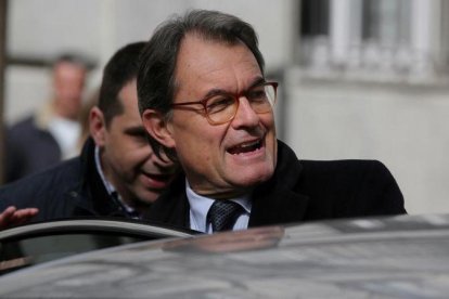 Artur Mas, tras salir del Tribunal Supremo, ayer.-JOSÉ LUIS ROCA