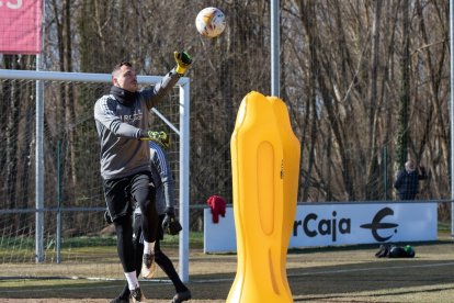 Herrero durante el entreno en la ciudad deportiva. BCF