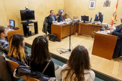 Primera sesión del juicio por las protestas contra una sala de juegos en el barrio de Gamonal. SANTI OTERO