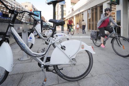 Imagen de una estación del servicio de préstamo de bicicletas.-ISRAEL L. MURILLO