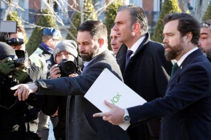 Santiago Abascal, Javier Ortega Smith y Iván Espinosa de los Monteros.-EFE / ZIPI