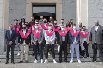 Foto de familia de la promoción 2019-2021 de TEAS de la Universidad Isabel I. ECB