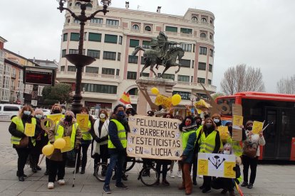 Concentración en Burgos del movimiento Rebelión de las Tijeras Rotas que reclama la bajada del IVA. 