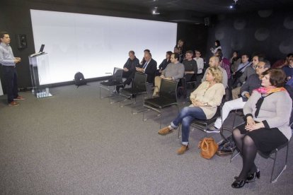Francisco del Olmo, presidente de la nueva asociación, presenta la jornada ayer en la sede del i3COM.-SANTI OTERO