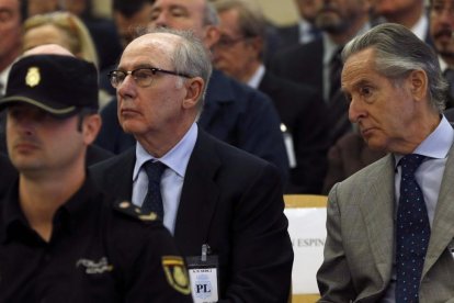 Rato y Blesa, en el banquillo.-