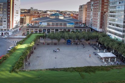 El mercado norte provisional se instalará en la Plaza de España. TOMÁS ALONSO