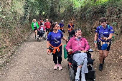 Dabiz Riaño, científico mirandés afectado de ELA, en pleno Camino de Santiago. ECB