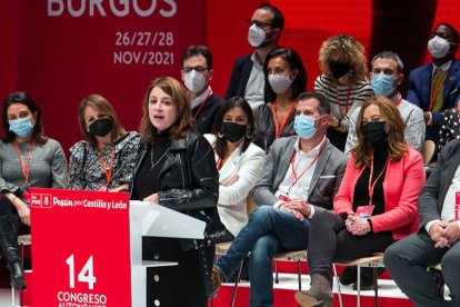 La vicesecretaria general del PSOE, Adriana Lastra, interviene en el Congreso del PSOE de Castilla y León en Burgos. TOMÁS ALONSO