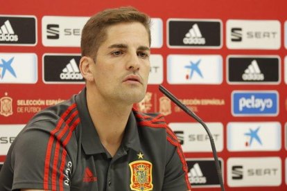 El seleccionador español Robert Moreno en rueda de prensa antes de recibir a Malta en Cádiz.-EUROPA PRESS