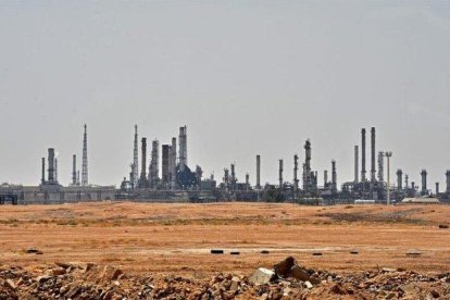 Refinería de la petrolera Aramco en Arabia Saudí.-AFP