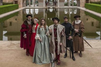 Blanca Suárez y Álvaro Cervantes, en una imagen de 'Carlos, Rey Emperador'.-Foto: RTVE