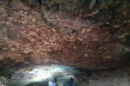 Investigadores del Instituto de Estudios Cabreireses (IEC) descubren en el municipio de Puente de Domingo Flórez (León) una gran mina de oro subterránea romana. -ICAL