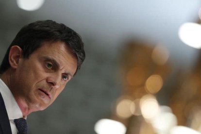 El candidato a la alcaldía de Barcelona Manuel Valls, este jueves, en una conferencia en el Club Siglo XXI.-JAVIER LIZÓN (EFE)