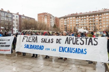 Concentración de apoyo a los cinco encausados por protestar frente a un casino de Gamonal. SANTI OTERO