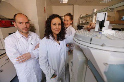 Roberto Quesada junto a otros integrantes del grupo de investigación Bioorgánica R. G. O.