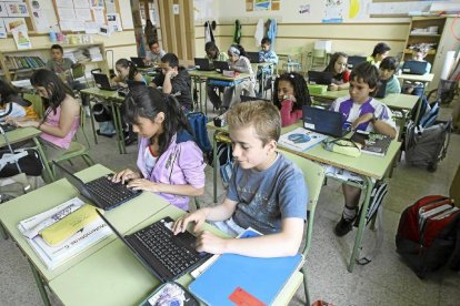 Alumnos de Primaria del Colegio Miguel de Cervantes de Valladolid.-J. M. LOSTAU