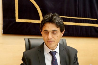 El director General del Tesoro y Política Financiera de la Junta de Castilla y León, Fernando Vallelado Prieto, informa a la comisión de investigación del HUBU sobre informes del procedimiento de licitación y adjudicación del HUBU.-ICAL