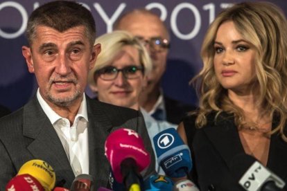 El multimillonario Andrej Babis, líder del movimiento ANO, habla en una conferencia de prensa, en Praga, el 21 de octubre.-EFE / MARTIN DIVISEK