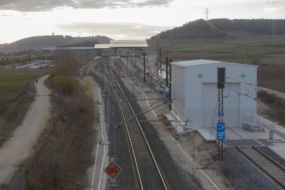 Los trabajos en la estacion incluían el andén, el acceso interior y mejoras en el cambiador de ancho, ya instalado, en sentido Miranda añadiendo sistemas de seguridad. RAÚL OCHOA