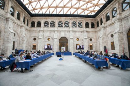 Reunión de la Asociación de Municipios del Camino de Santiago celebrada en Burgos. TOMÁS ALONSO