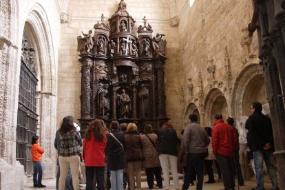 El retablo de ‘Las Once Mil Vírgenes’ es contemporáneo del presente en la iglesia de Santa Clara.-G.G.