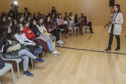 Rocío Hevella, ceo de Prosol, impartió una masterclass en el marco del Stem Talent Girl.-RAÚL G. OCHOA