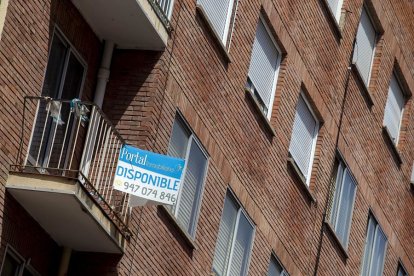 Una vivienda en alquiler en la ciudad de Burgos. SANTI OTERO