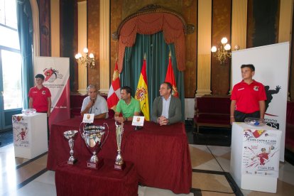 El Salón Rojo del Teatro Principal acogió el sorteo. TOMÁS ALONSO