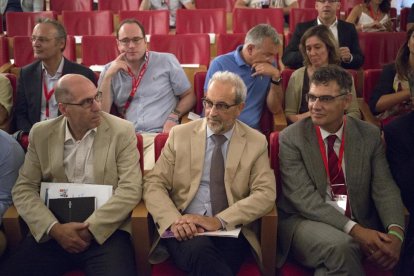 Inauguración de la Jornada Startup Olé. El rector de la USAL, Daniel Hernández Ruipérez, el viceconsejero en funciones de Economía y Competitividad, Carlos Martín Toballina(I) y el director de la comisión europea-startup Europe, Isidro Laso (D) entre otro-ICAL