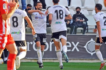 Grego celebra un gol con el Burgos CF. SANTI OTERO