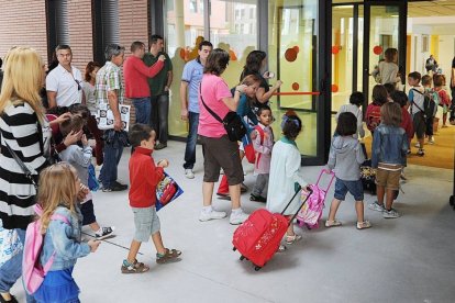 El grado de implicación de los padres con el centro escolar afecta al rendimiento académico de los alumnos. ECB