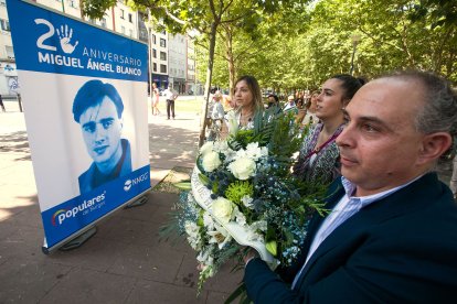 El homenaje se realizó en la plaza de San Agustín. Tomás Alonso