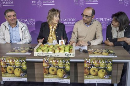 Los productores y responsables de la marca invitaron a todos a acercarse a Cantabrana y conocer el producto.-S. O.