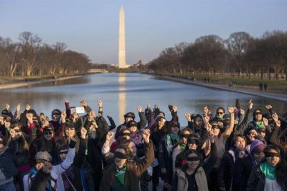 Mujeres realizan en Washington Un violador en tu camino.-EFE