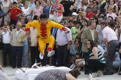 El Colacho, en el momento del salto sobre los recién nacidos.-I. L.M.