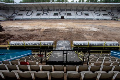 Estado de El Plantío el pasado verano durante la instalación del nuevo césped. SANTI OTERO