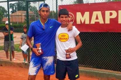 Nicolás Álvarez posa con Carlos Alcaraz en el Campeonato de España cadete de 2017. BLOG DE NICOLÁS ÁLVAREZ