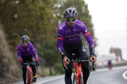 El mallorquín Jaume Sureda, durante uno de los entrenamientos del equipo en la concentración en Almuñécar. BURGOS BH