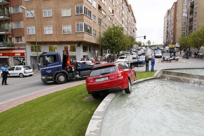 Accidente en la rotonda que une las calles Legión Española y Madrid. ECB